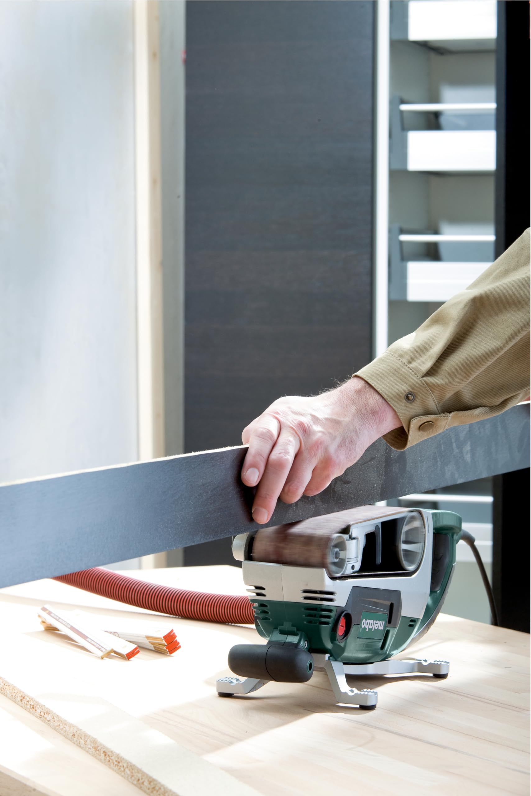 metabo-bae-75-bandschleifer-1010-w-elektrische-schleifmaschine-f-r-holz-und-meta image 3