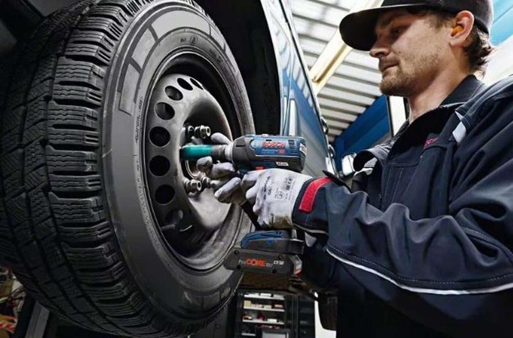 bosch-professional-18v-system-akku-drehschlagschrauber-gds-18v-300-max-drehmomen image 3