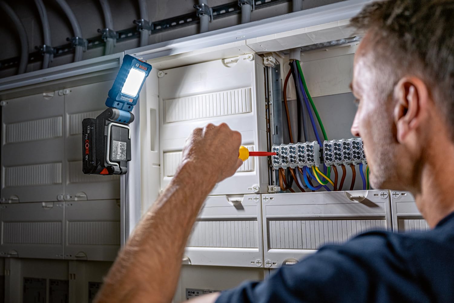 bosch-professional-18v-system-gli-18v-800-akku-leuchte-800-lumen-20-leds-3-helli image 6