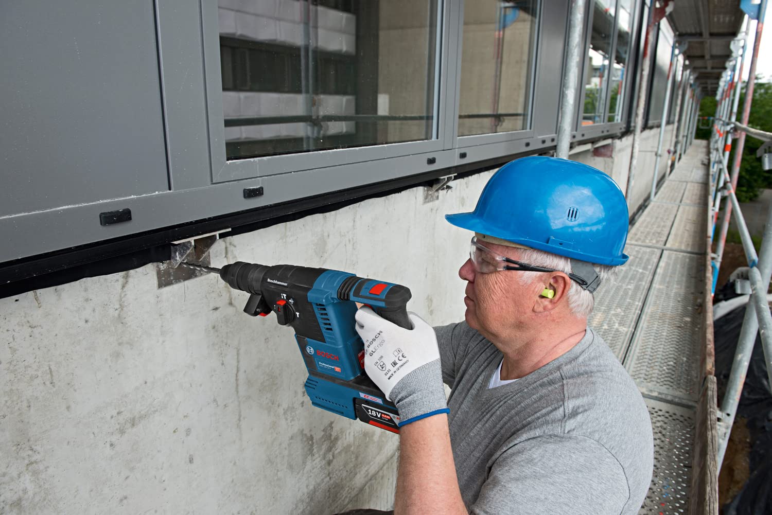 bosch-professional-gbh-18v-26-f-akku-bohrhammer-18v-system-mit-2x-6-0-ah-akku-ga image 4