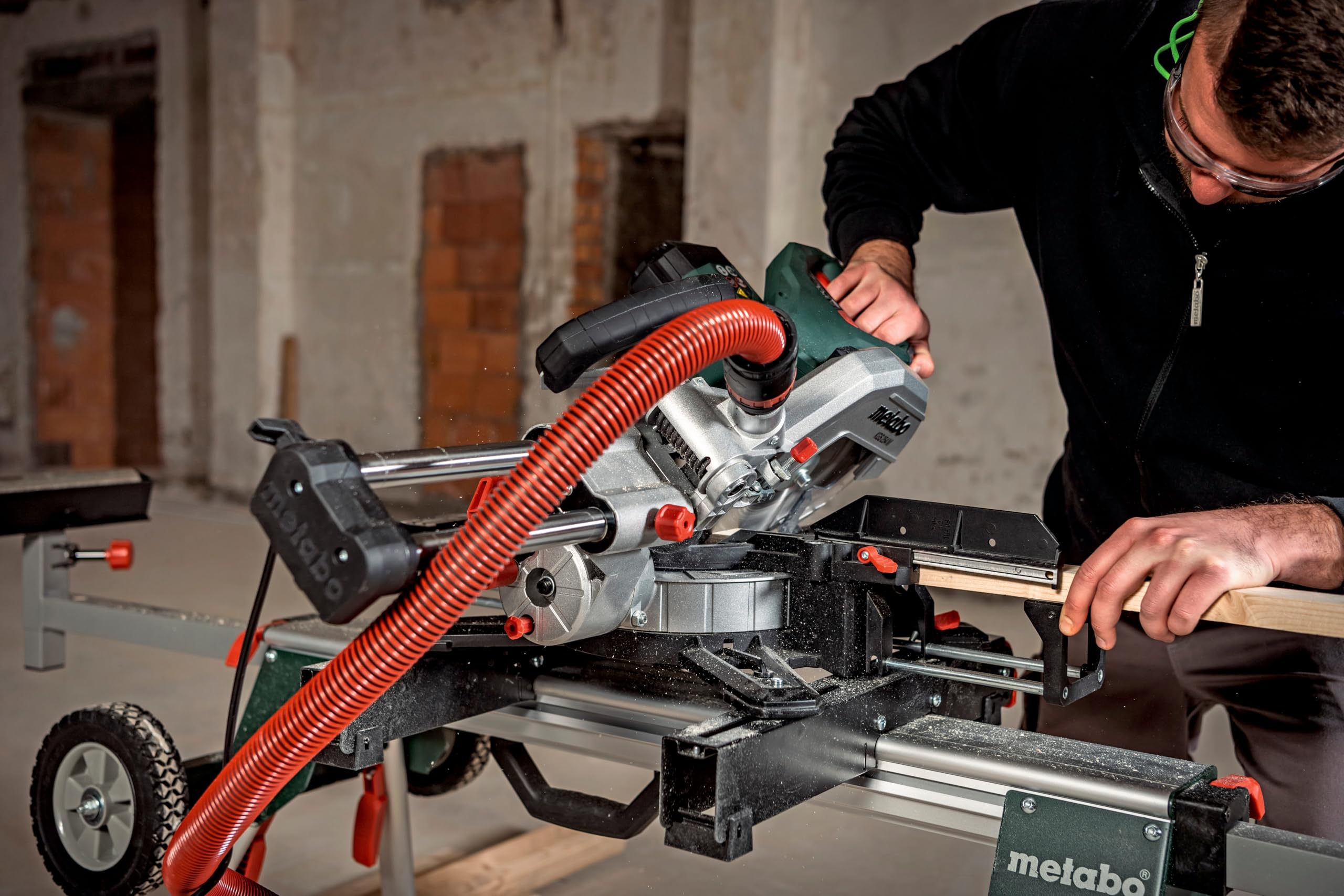 metabo-kgs-216-m-kapp-und-gehrungss-ge-mit-zugfunktion-216-mm-s-geblatt-und-prec image 4