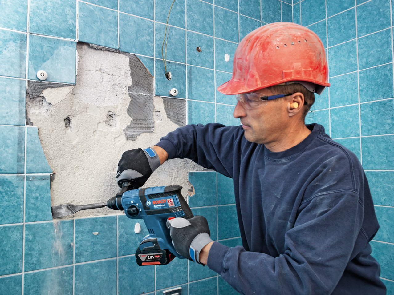 bosch-professional-gbh-18-v-ec-akku-bohrhammer-mit-sds-plus-2x-4-0-ah-akku-b-rst image 3