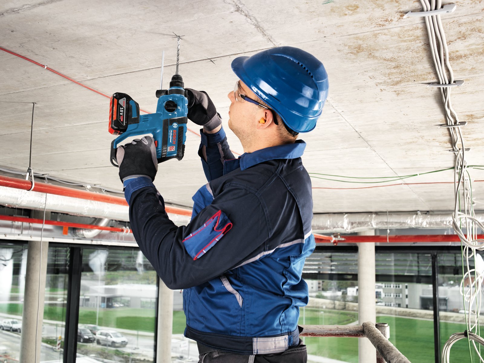 bosch-professional-gbh-18-v-ec-akku-bohrhammer-mit-sds-plus-2x-4-0-ah-akku-b-rst image 5