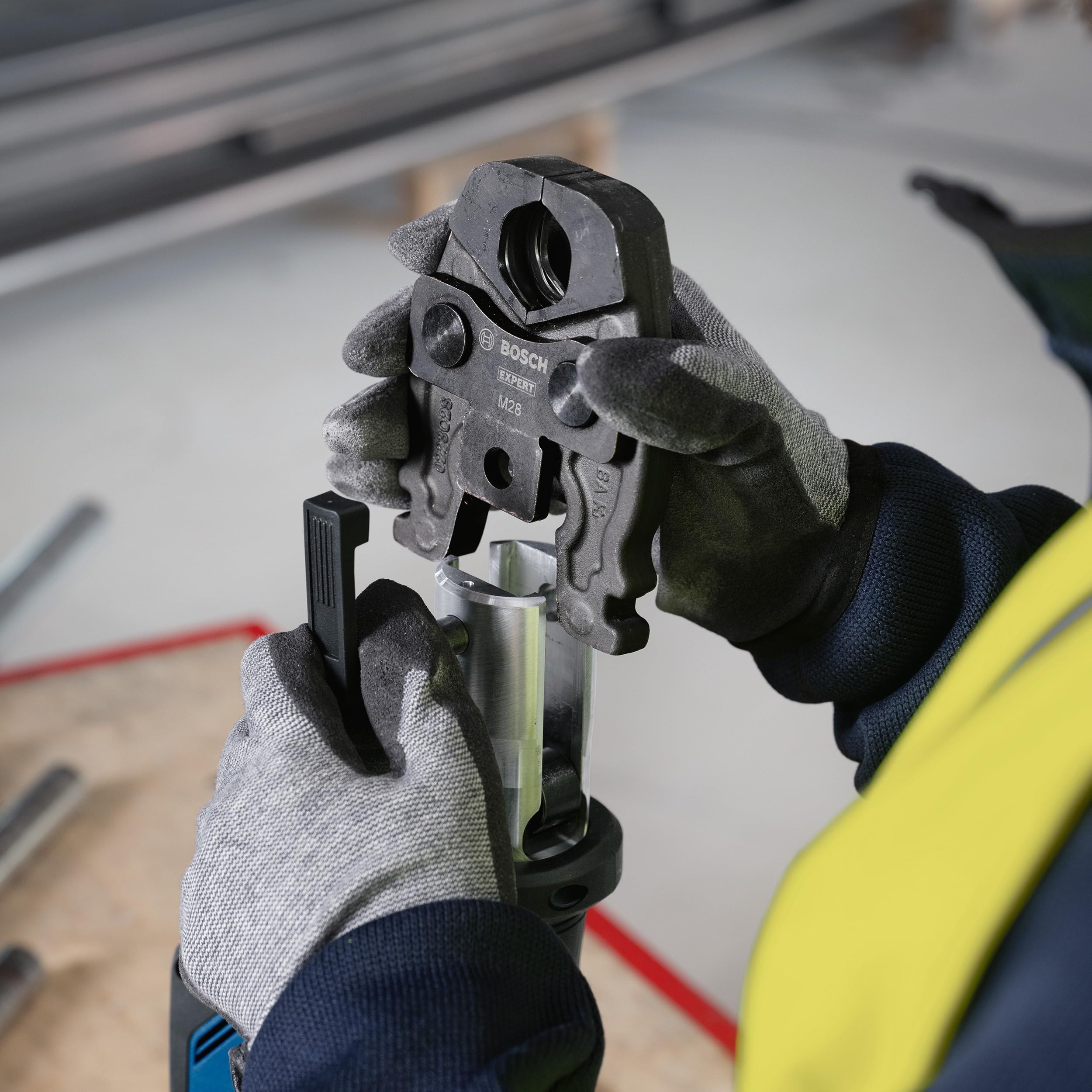 bosch-professional-18v-system-akku-presswerkzeug-gpt-18v-19-19-kn-presskraft-360 image 3