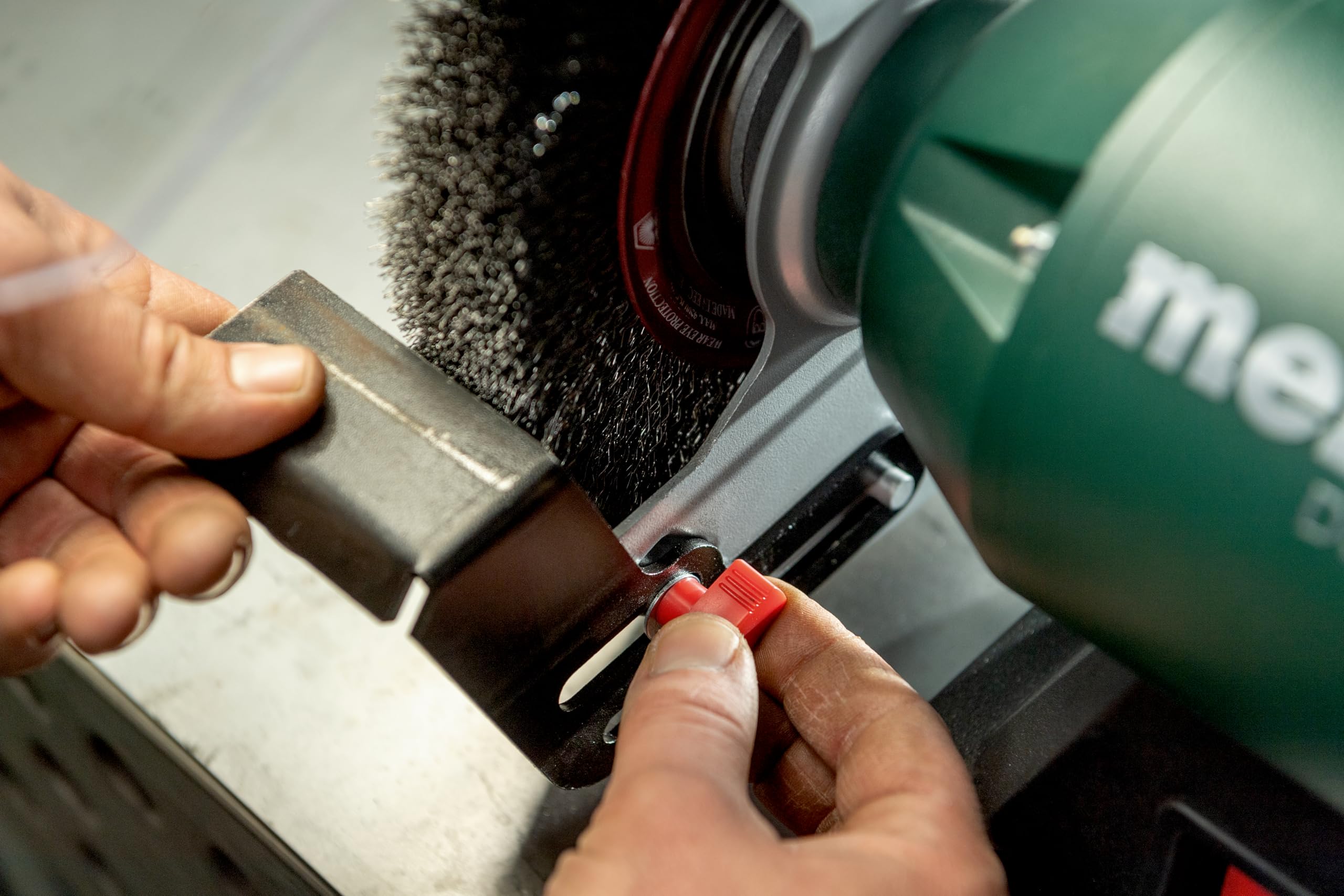 metabo-bs-200-plus-kombi-bandschleifmaschine-schleifbock-mit-bandschleifer-und-s image 7